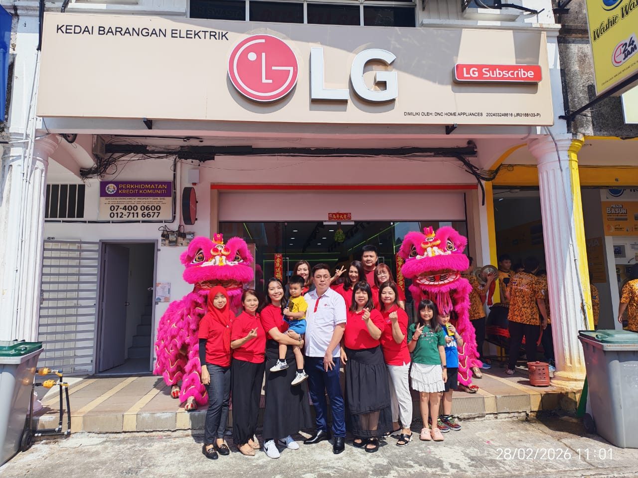 SUPREME GROUP team at LG Brandshop Batu Pahat